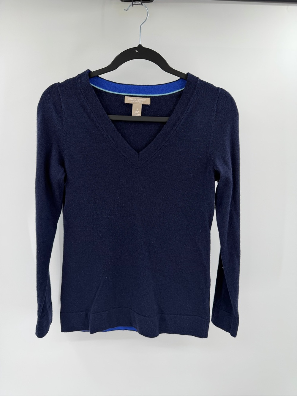Banana Republic Women's Navy V-Neck Sweater Merino Wool Size Small